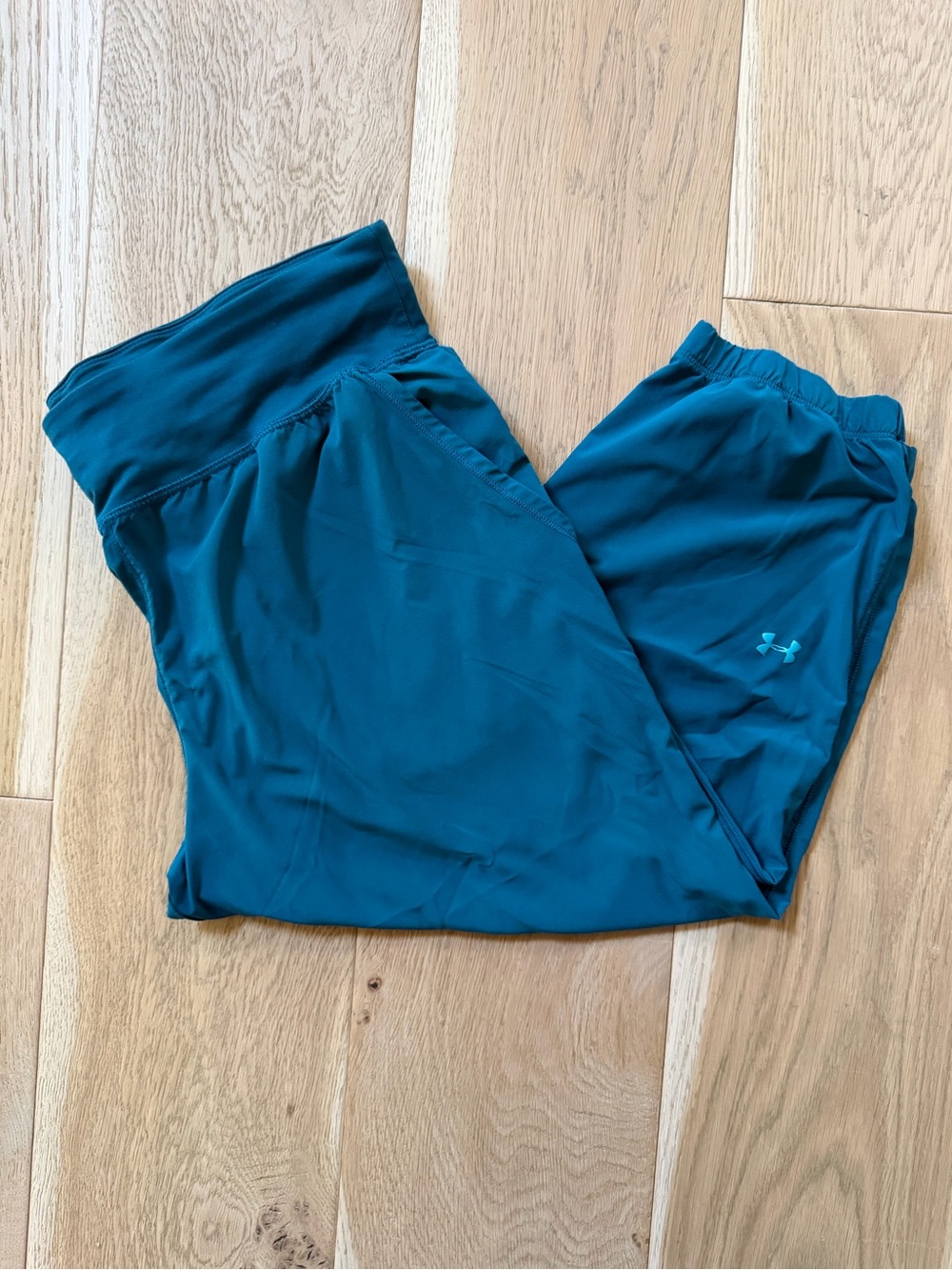 Under Armour Crops - Picture 4 of 6